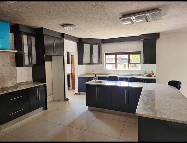 5 BEDROOM FREEHOLD FOR SALE IN WATERBERRY COUNTRY ESTATE